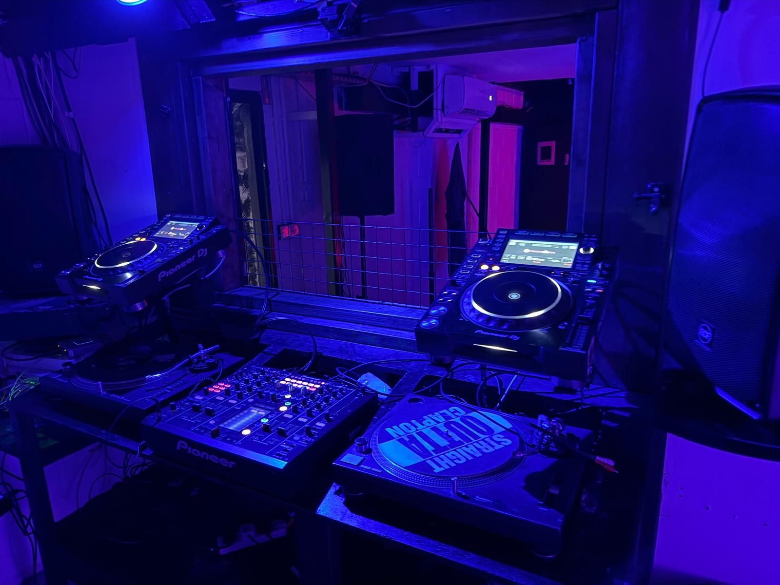 The DJ’s Guide to Club-Standard Pioneer CDJs and Full PA Hire in Hackney